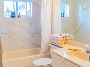 220 NE 211th St, Miami FL 33179