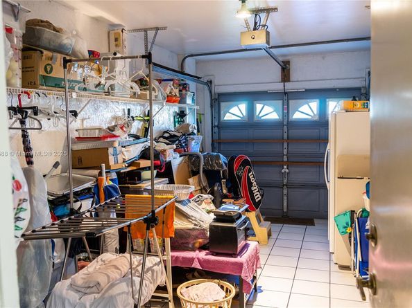 220 NE 211th St, Miami FL 33179