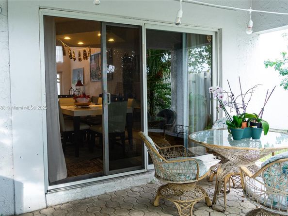 220 NE 211th St, Miami FL 33179