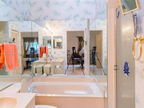 220 NE 211th St, Miami FL 33179