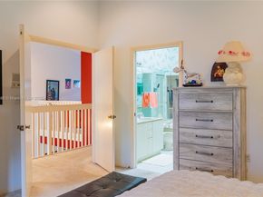 220 NE 211th St, Miami FL 33179