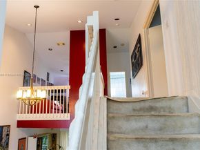 220 NE 211th St, Miami FL 33179