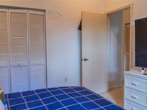 220 NE 211th St, Miami FL 33179