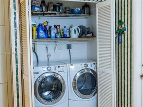 220 NE 211th St, Miami FL 33179