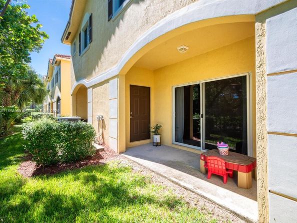 8138 SW 17th Ct, North Lauderdale FL 33068