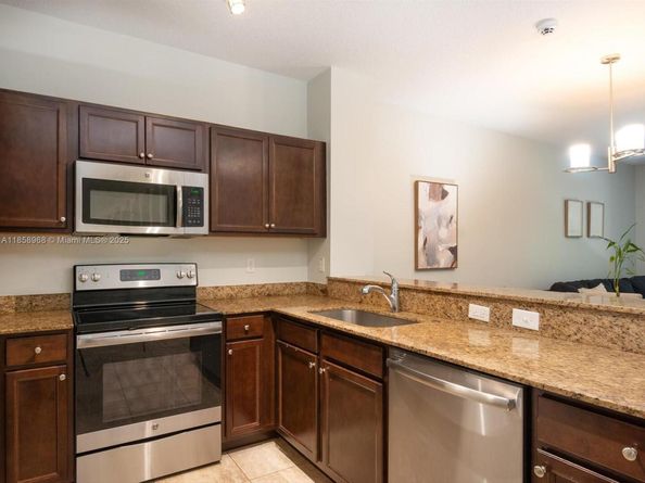 8138 SW 17th Ct, North Lauderdale FL 33068