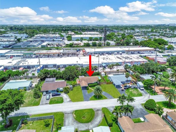 4851 NE 13th Ave, Oakland Park FL 33334