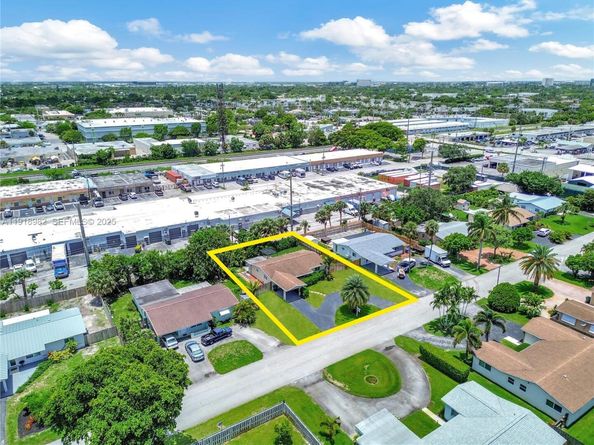 4851 NE 13th Ave, Oakland Park FL 33334