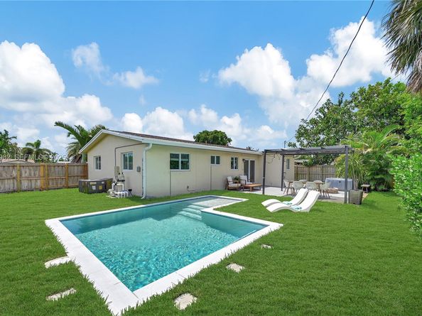 4851 NE 13th Ave, Oakland Park FL 33334