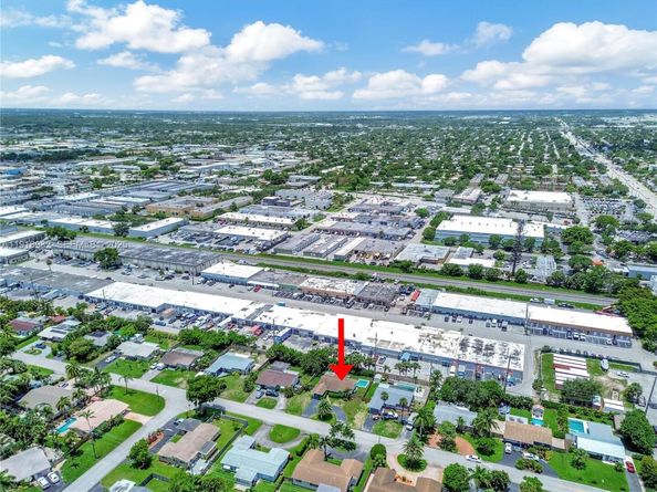 4851 NE 13th Ave, Oakland Park FL 33334