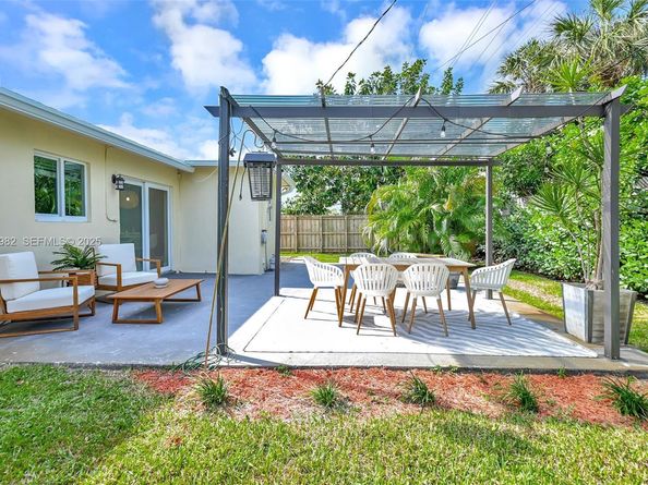 4851 NE 13th Ave, Oakland Park FL 33334