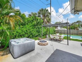 4851 NE 13th Ave, Oakland Park FL 33334