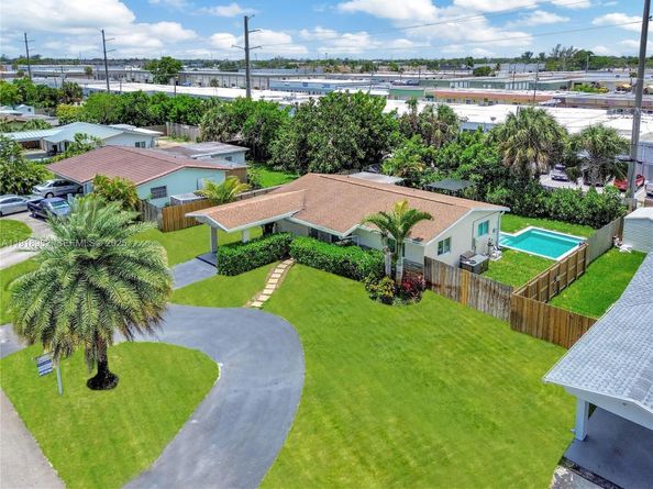 4851 NE 13th Ave, Oakland Park FL 33334