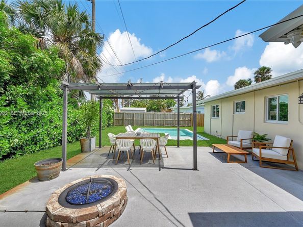 4851 NE 13th Ave, Oakland Park FL 33334