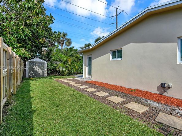 4851 NE 13th Ave, Oakland Park FL 33334