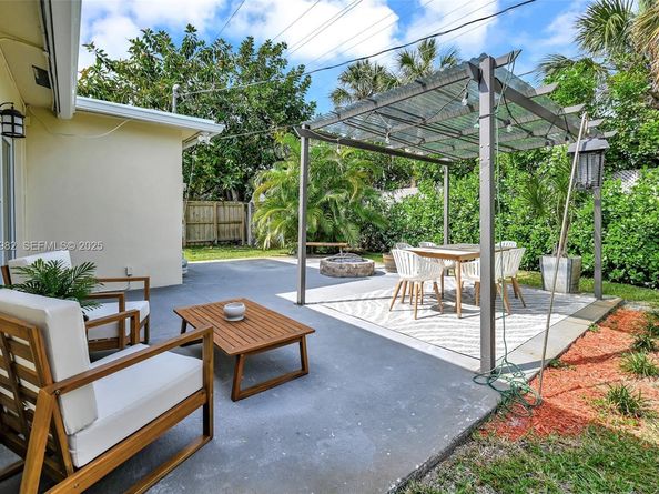 4851 NE 13th Ave, Oakland Park FL 33334