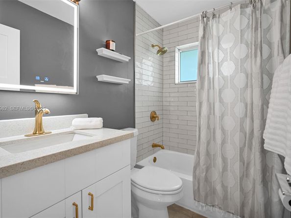 4851 NE 13th Ave, Oakland Park FL 33334