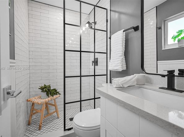 4851 NE 13th Ave, Oakland Park FL 33334