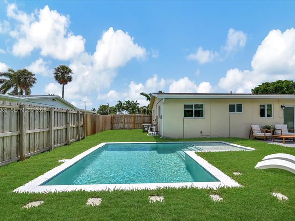 4851 NE 13th Ave, Oakland Park FL 33334