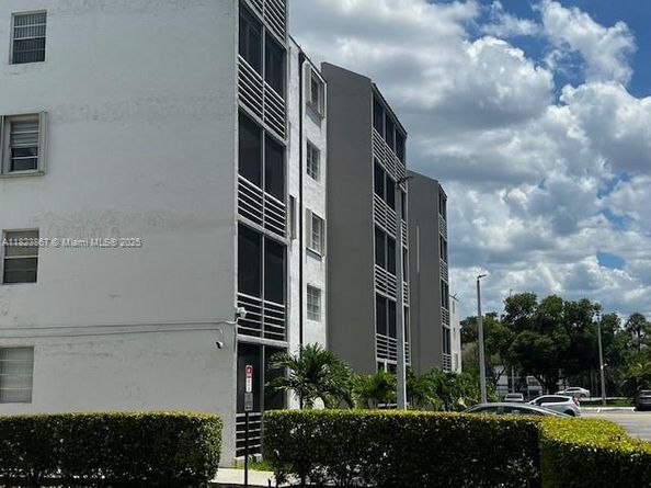 14165 SW 87th St D202, Miami FL 33183