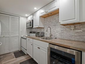 301 Racquet Club Rd 104, Weston FL 33326