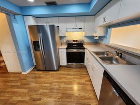 200 SW 95th Ter 200, Pembroke Pines FL 33025
