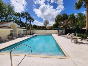 200 SW 95th Ter 200, Pembroke Pines FL 33025