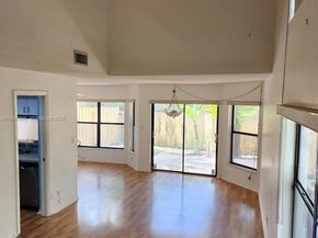 200 SW 95th Ter 200, Pembroke Pines FL 33025