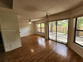 200 SW 95th Ter 200, Pembroke Pines FL 33025