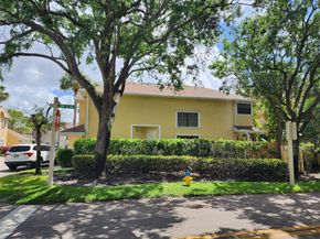 200 SW 95th Ter 200, Pembroke Pines FL 33025