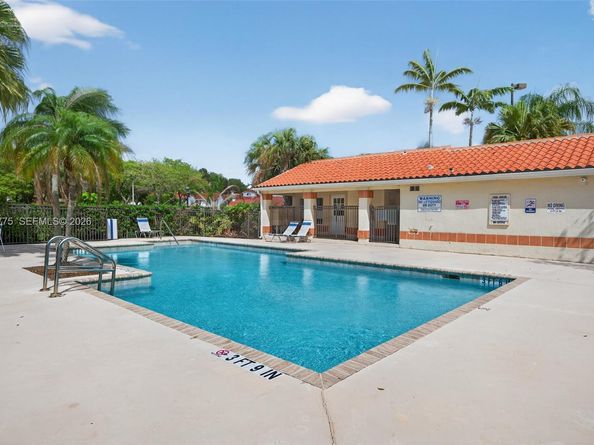 3390 N Pinewalk Dr N 1026, Margate FL 33063