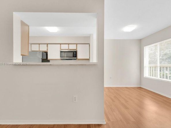 2321 NW 33rd St 215, Oakland Park FL 33309