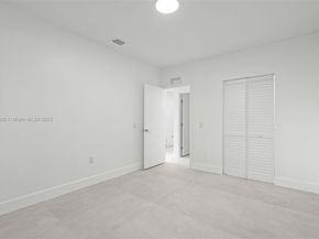1271 NW 38th St, Miami FL 33142