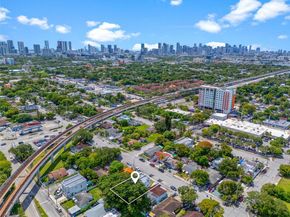 1271 NW 38th St, Miami FL 33142