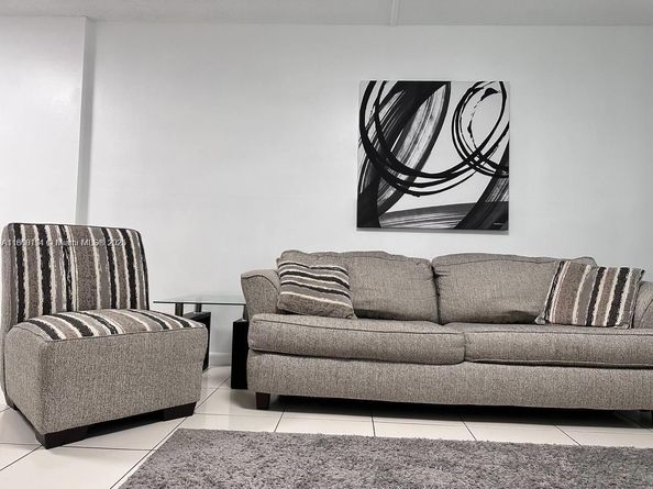 319 NE 14th Ave 106, Hallandale Beach FL 33009
