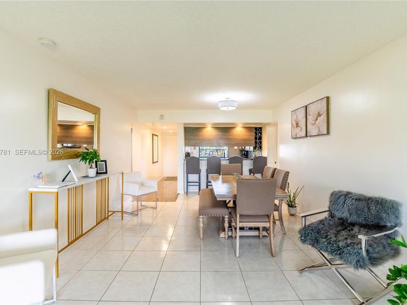 1508 S Whitehall 206, Davie FL 33324