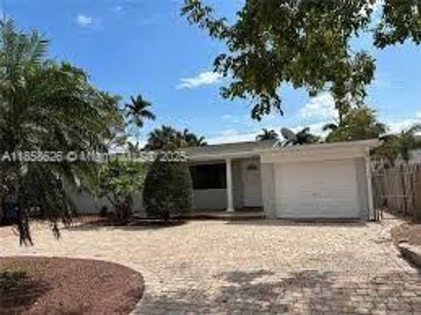 804 NE 2nd St, Hallandale Beach FL 33009