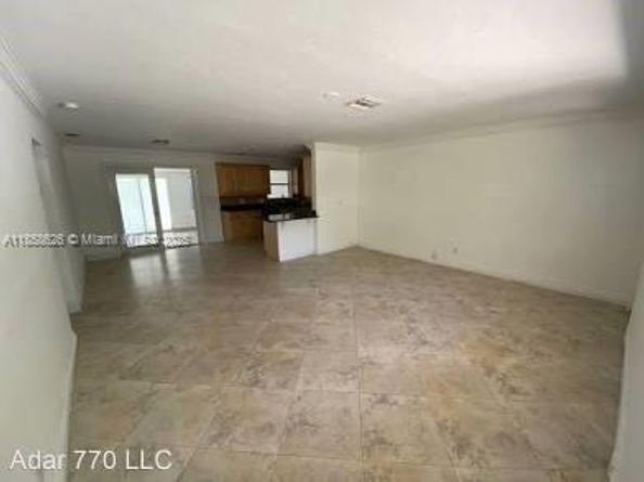 804 NE 2nd St, Hallandale Beach FL 33009