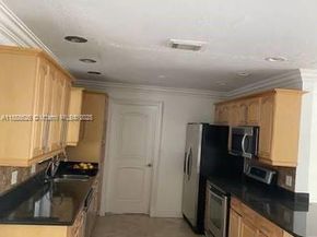 804 NE 2nd St, Hallandale Beach FL 33009