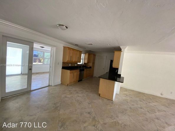 804 NE 2nd St, Hallandale Beach FL 33009