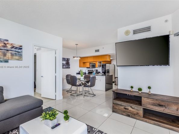 1750 N Bayshore Dr 2402, Miami FL 33132