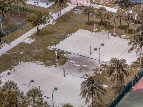 1750 N Bayshore Dr 2402, Miami FL 33132