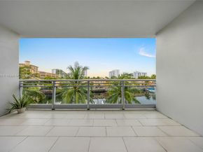 2950 NE 188th St 302, Aventura FL 33180
