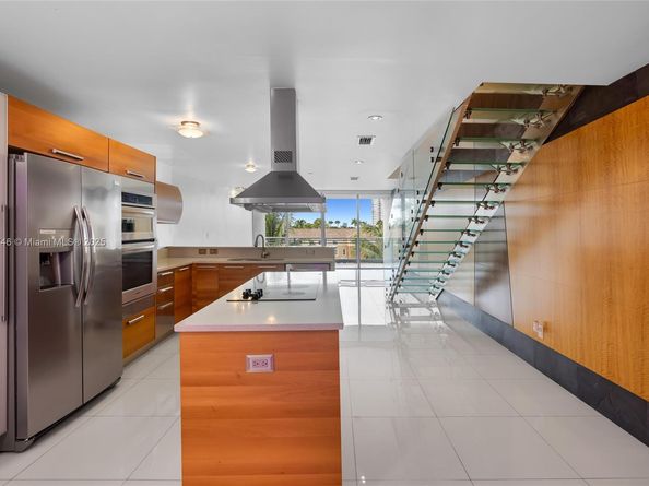 2950 NE 188th St 302, Aventura FL 33180