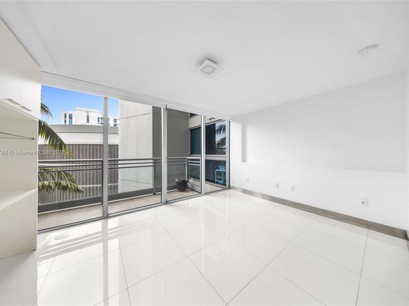 2950 NE 188th St 302, Aventura FL 33180