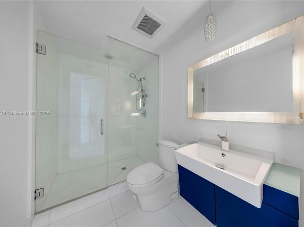 2950 NE 188th St 302, Aventura FL 33180