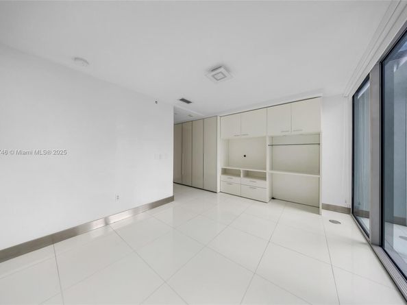 2950 NE 188th St 302, Aventura FL 33180