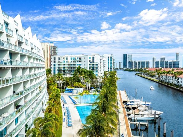 2950 NE 188th St 302, Aventura FL 33180