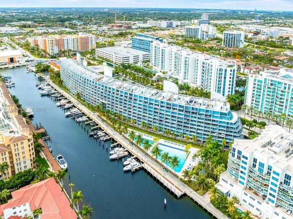 2950 NE 188th St 302, Aventura FL 33180