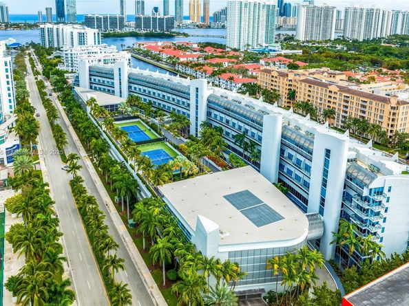 2950 NE 188th St 302, Aventura FL 33180